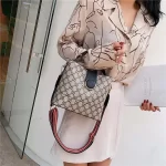 EL-540-Detail-PU-Leather-20.5×10.5×18-cm-0.42-Kg-Mendapatkan-Tali-Panjang-IDR-127.000